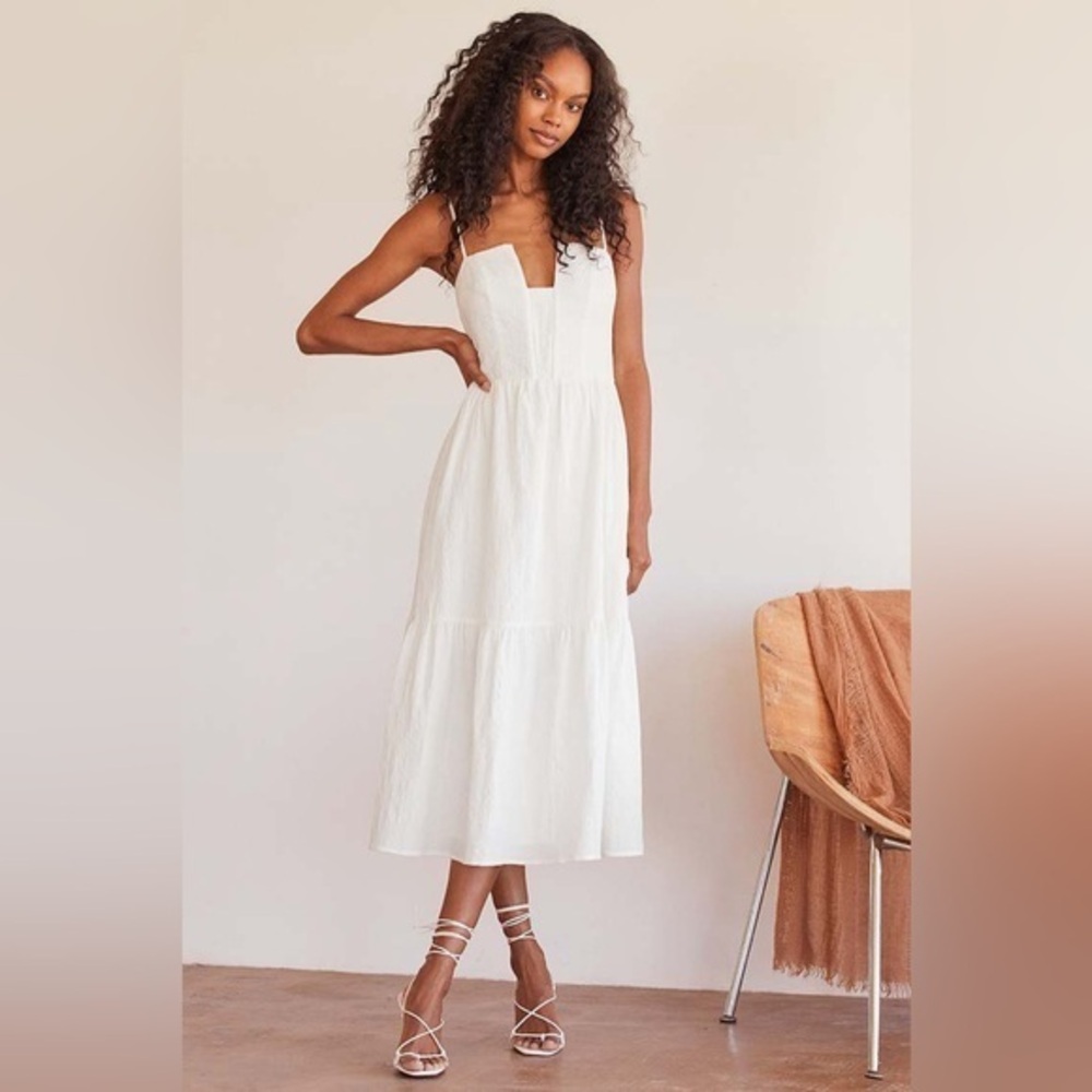 LULU’S SIMPLICITY AND SWEETNESS SLEEVELESS TIERED MIDI DRESS